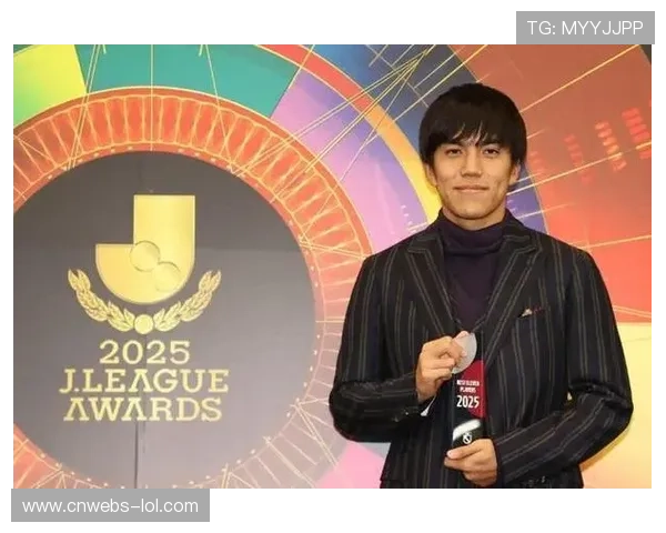 德甲保级战杜塞尔多夫中场调整，田中聪覆盖跑动